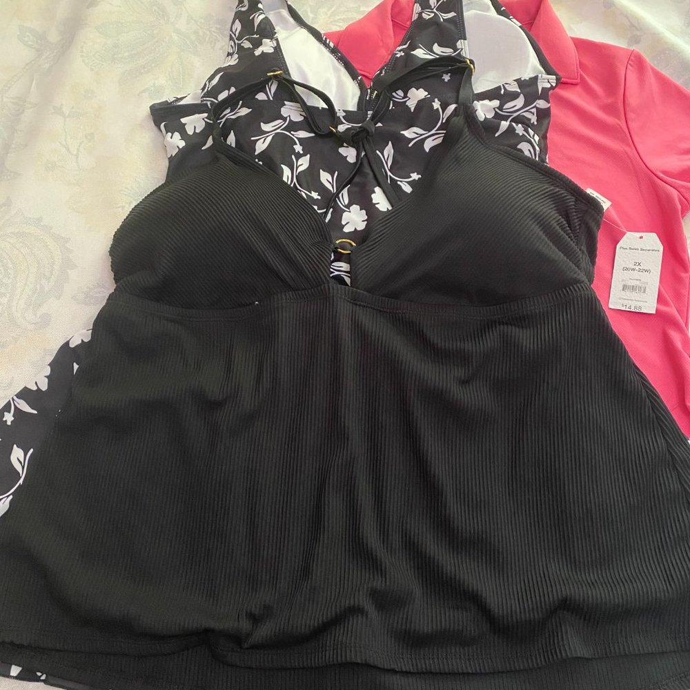Bundle of 2 maternity swimsuits